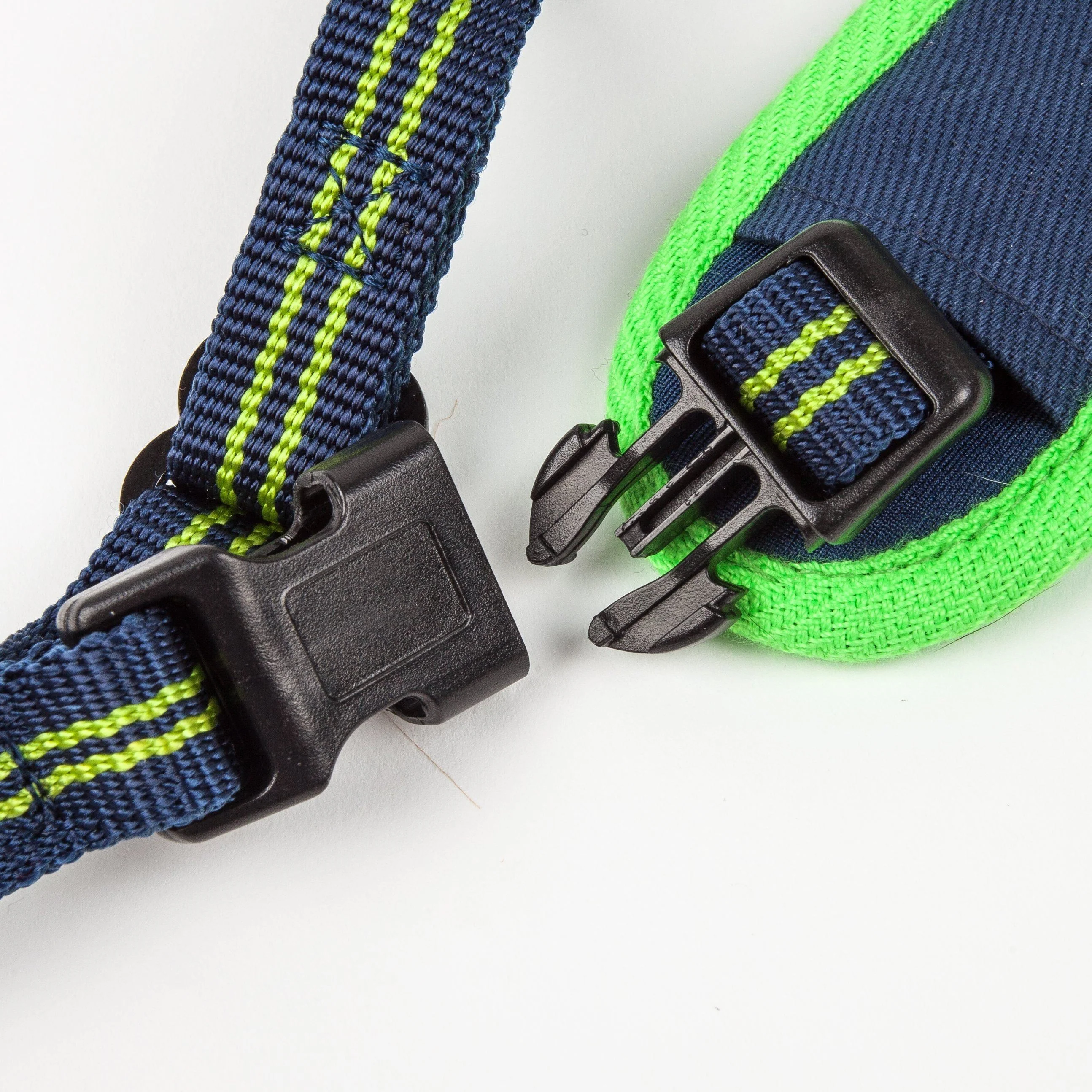 Pet Life ®  'Free-Fetcher' Hands Free Over-The-Shoulder Shock Absorbent Dog Leash - Image 4