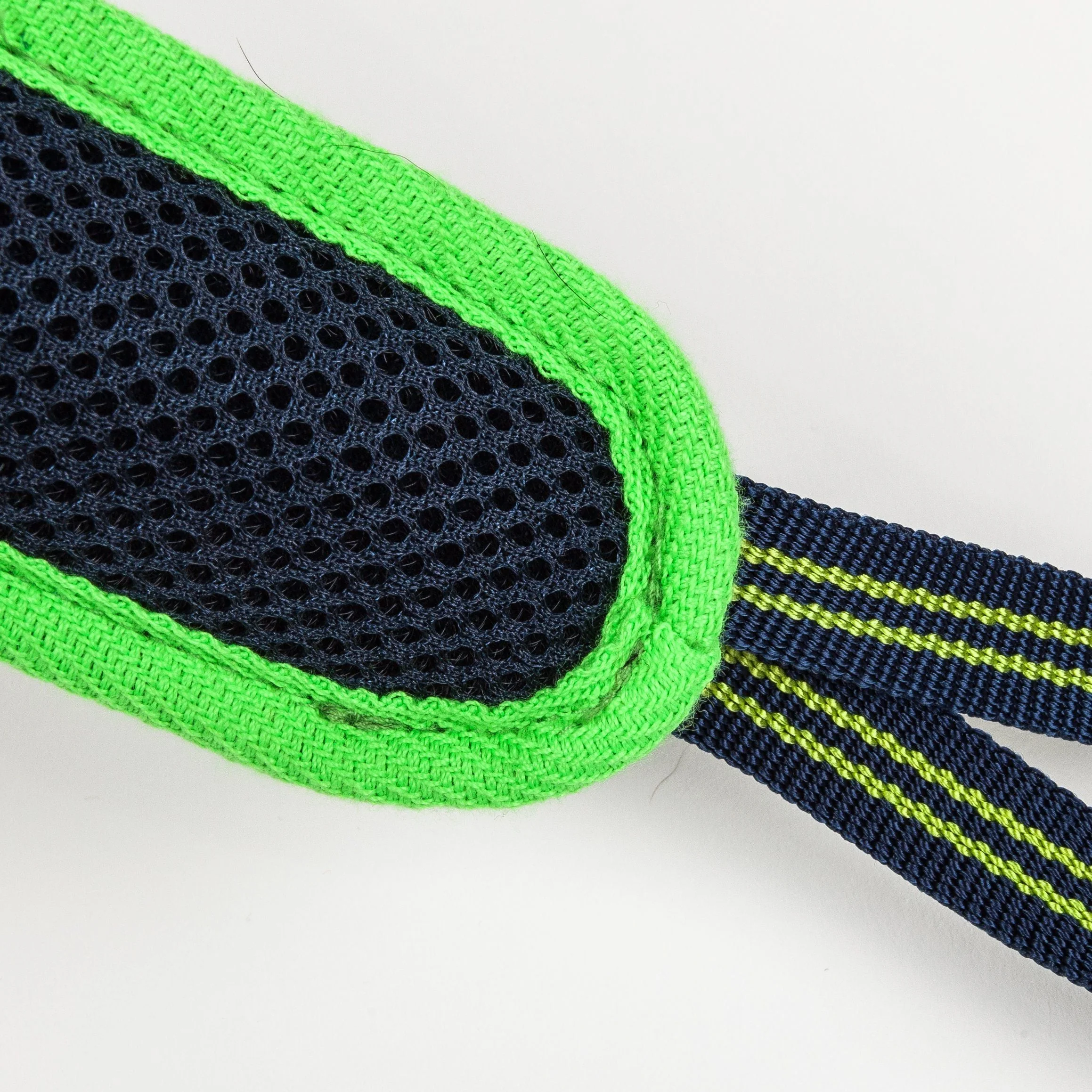 Pet Life ®  'Free-Fetcher' Hands Free Over-The-Shoulder Shock Absorbent Dog Leash - Image 6