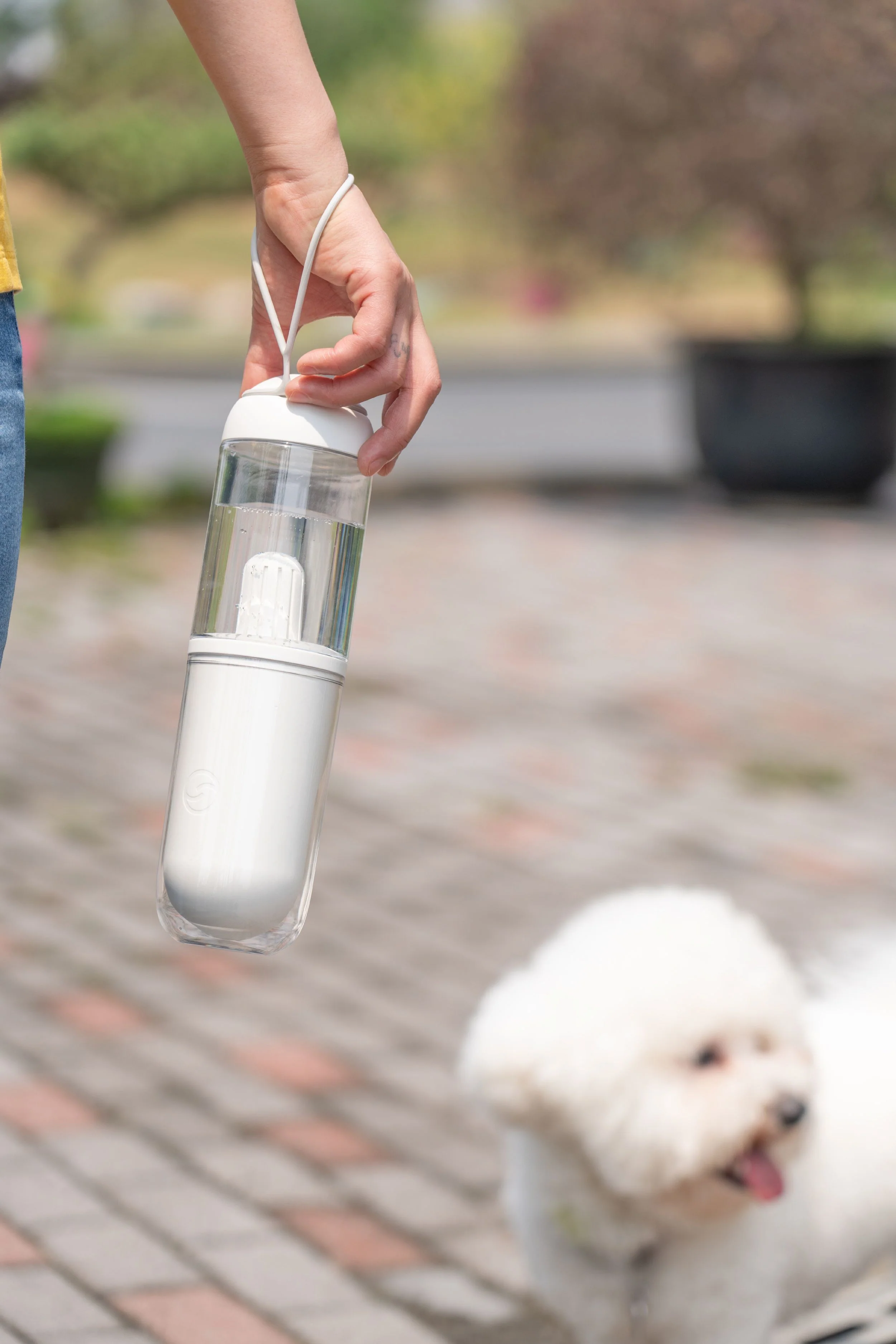 Pet Life ® 'PYURE' Handheld Travel Filtered Water Feeder - Image 4