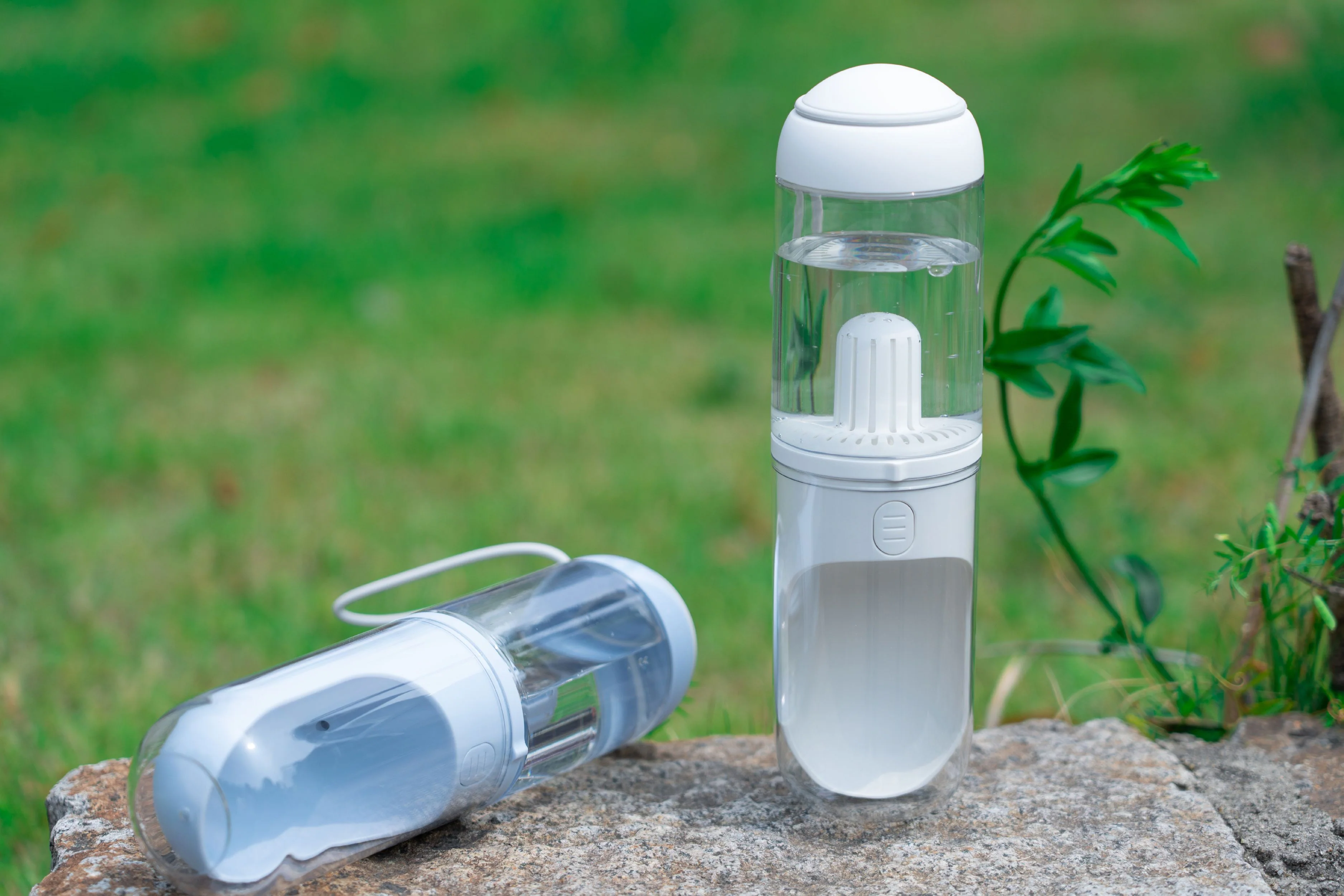 Pet Life ® 'PYURE' Handheld Travel Filtered Water Feeder - Image 6