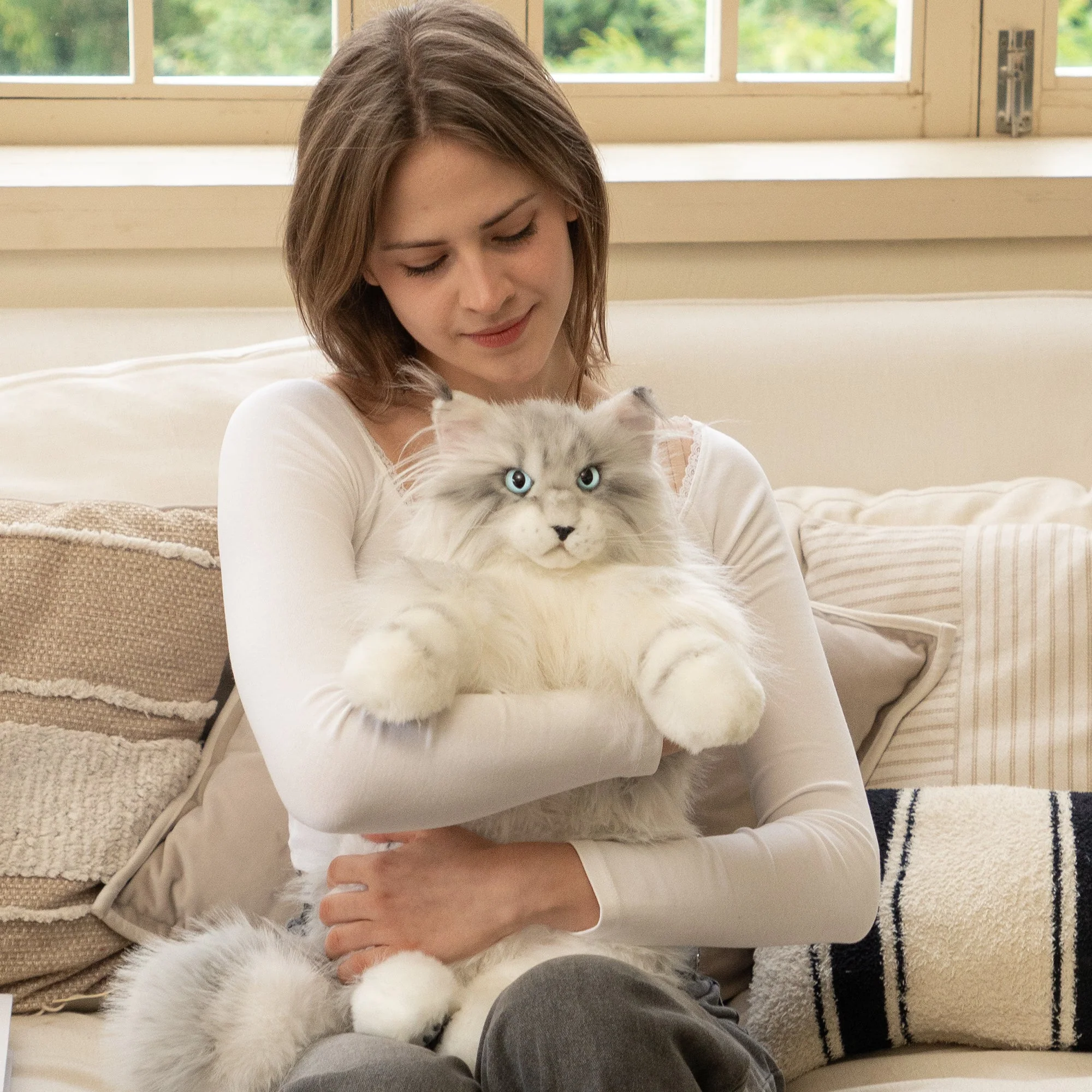 Silver Maine Coon Backpack-Majestic and Purrfect Companion - Image 3