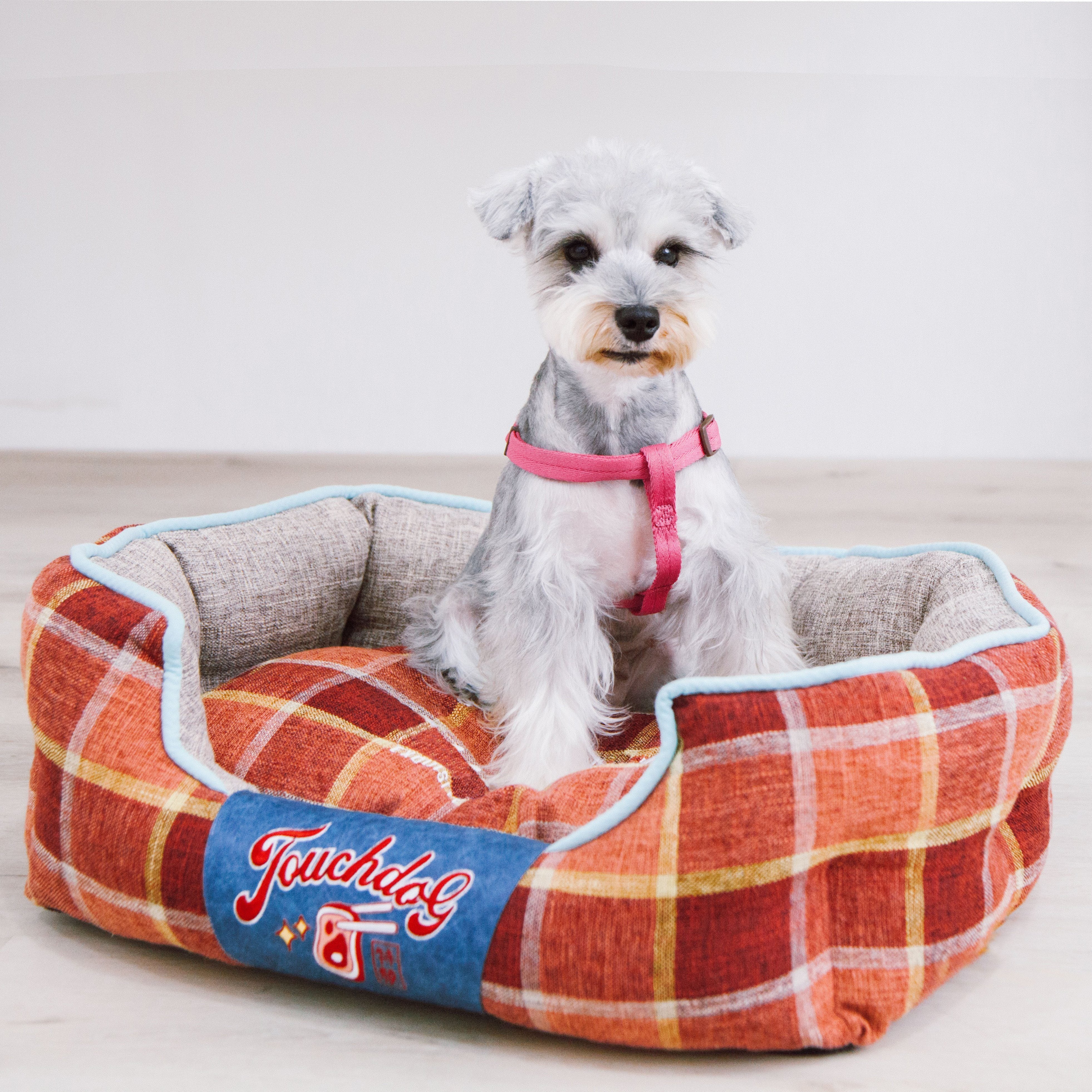 Touchdog 'Archi-Checked' Designer Plaid Oval Dog Bed - Image 3
